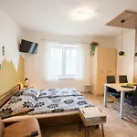 Lea Apartment *